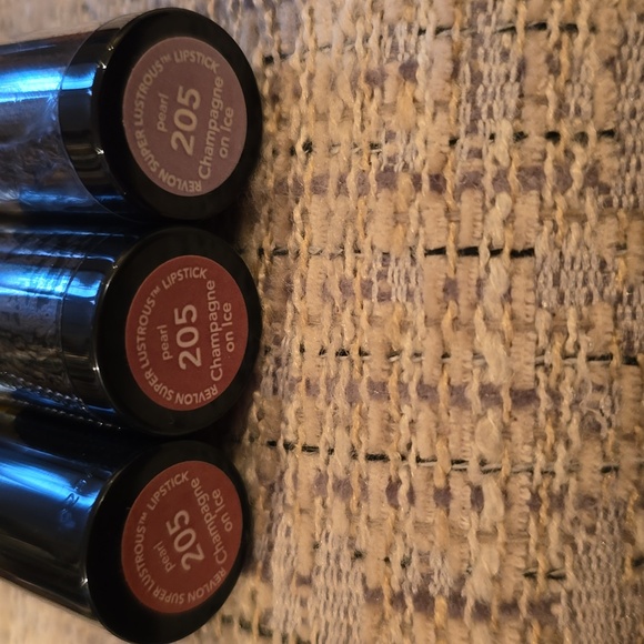 REVLON BRAND WOMEN'S SUPER LUSTROUS LIPSTICK BUNDLE OF 3 - Picture 4 of 6